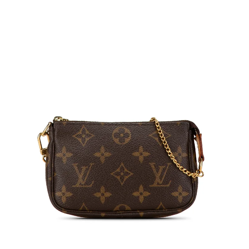 Ladies Louis Vuitton Petite Malle bags in a pastel color for a soft lookBrown Louis Vuitton Monogram Mini Pochette Accessoires Handbag