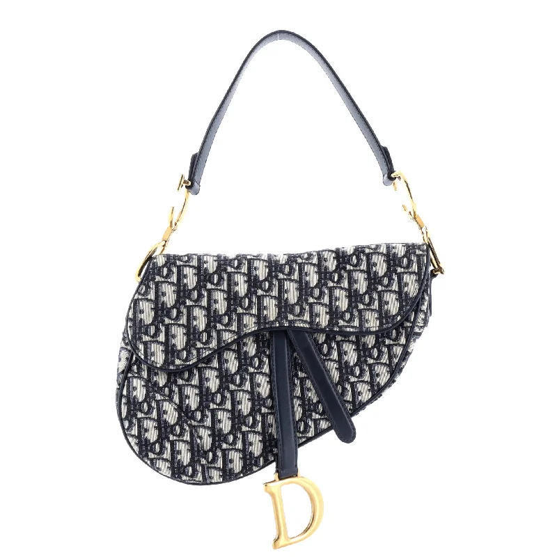 Stylish Christian Dior shoulder bags with a tassel - adorned zipperSaddle Handbag Oblique Canvas Medium