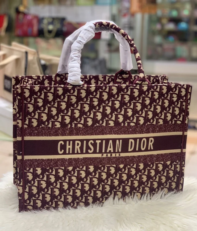 Christian Dior bags with a zip - top closure and multiple compartmentsChristian Dior Book Tote - Master Quality Women Bag with Branded Details (Red-Design-2)