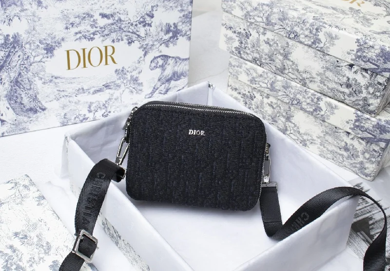 Luxury Christian Dior crossbody bags with a chain - link strapMO - Top Quality Bags Christian Dior 098