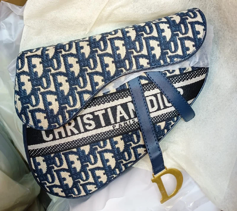 Trendsetting Christian Dior crossbody bags with a colorful strapDior Saddle Crossbody Bag - Stylish Design (blue)