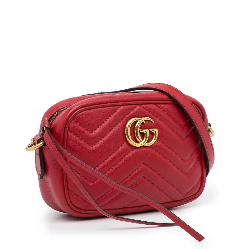 Gucci backpacks for women with a sleek silhouetteGucci Small GG Marmont Matelasse Crossbody (SHG-MMqwXR)