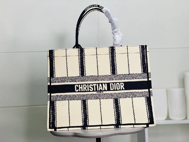 Contemporary Christian Dior handbags with a unique shapeMO - Top Quality Bags Christian Dior 117