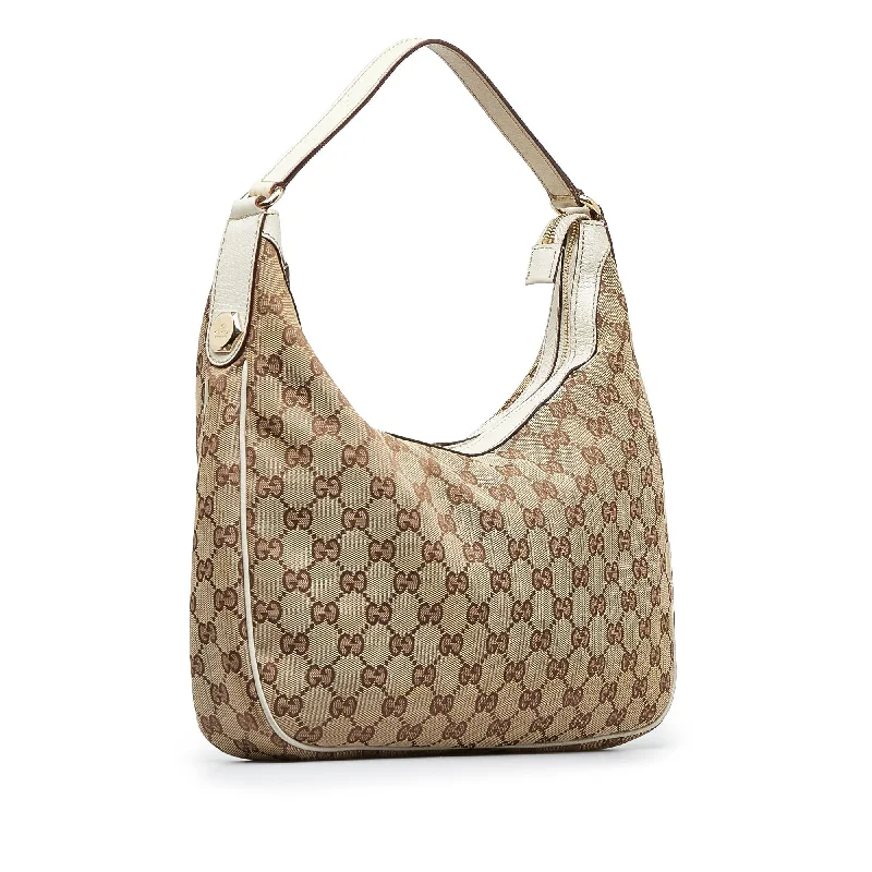 Women Gucci tote bags in GG Supreme canvas for a branded feelGucci GG Canvas Shoulder Bag (SHG-bjoFh9)