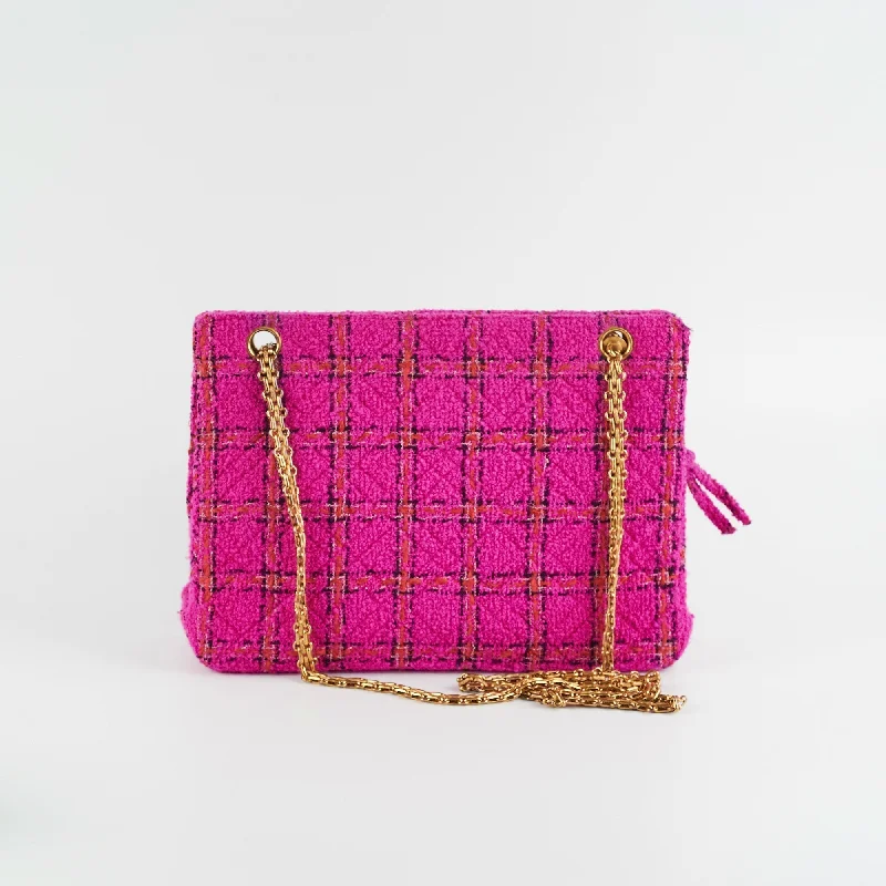 Chanel classicChanel Seasonal Pink Tweed Shoulder Bag