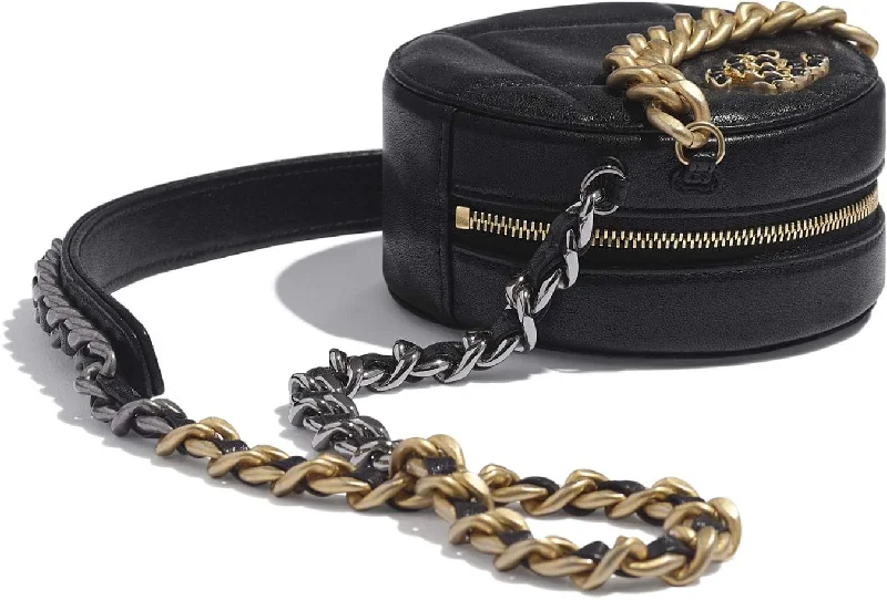 Chanel bags for those who value investment piecesChanel 19 Clutch With Chain Black