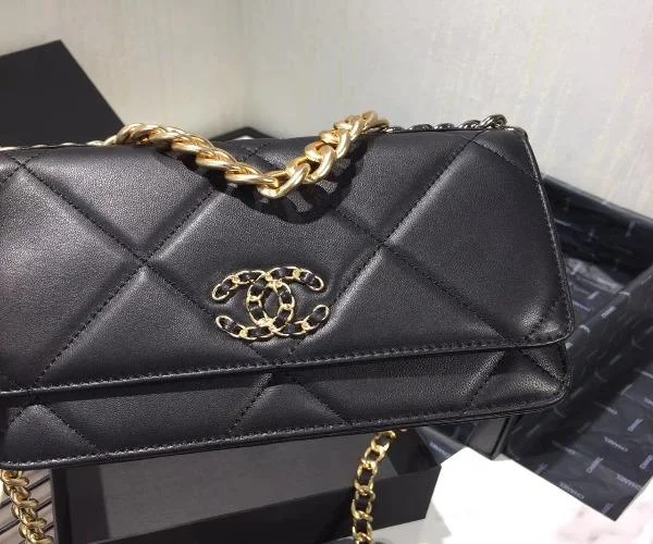 Chanel leather bags for everydChanel 19 Wallet on Chain Black