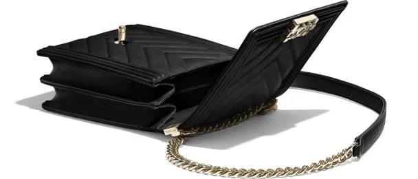 Chanel bags with classic and elegant designsChanel Boy Handbag Black