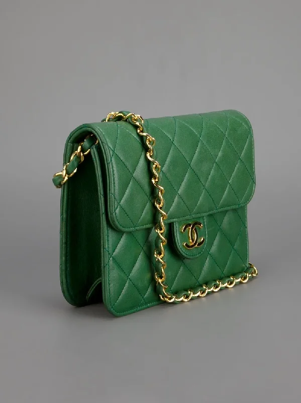 Chanel New Arrival Handbag with Gold HardwareChanel Classic Clutch Witch Chain – CWC Caviar Green Silver-Toned