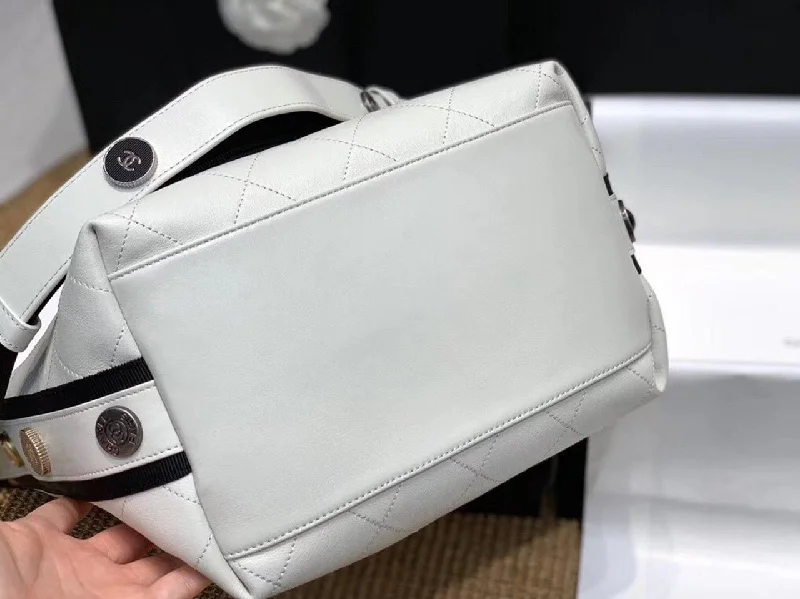 Chanel bags with the perfect balance of luxury and functionalityChanel Hobo Handbag White