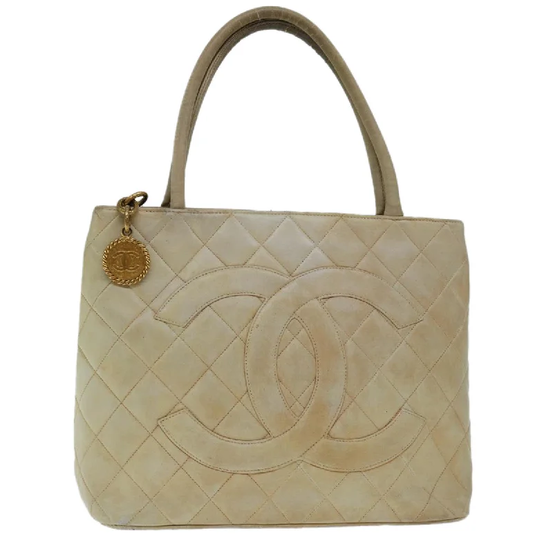 Chanel Lightweight Handbag for Daily ErrandsCHANEL Tote Bag Lamb Skin Beige CC  bs12535